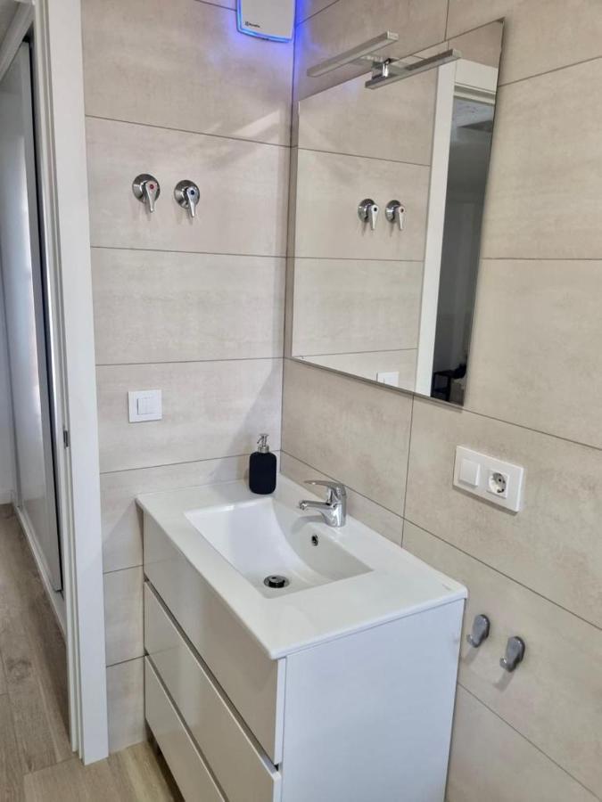 Apartamentos Rg Hospital Valme Sevilla Eksteriør billede