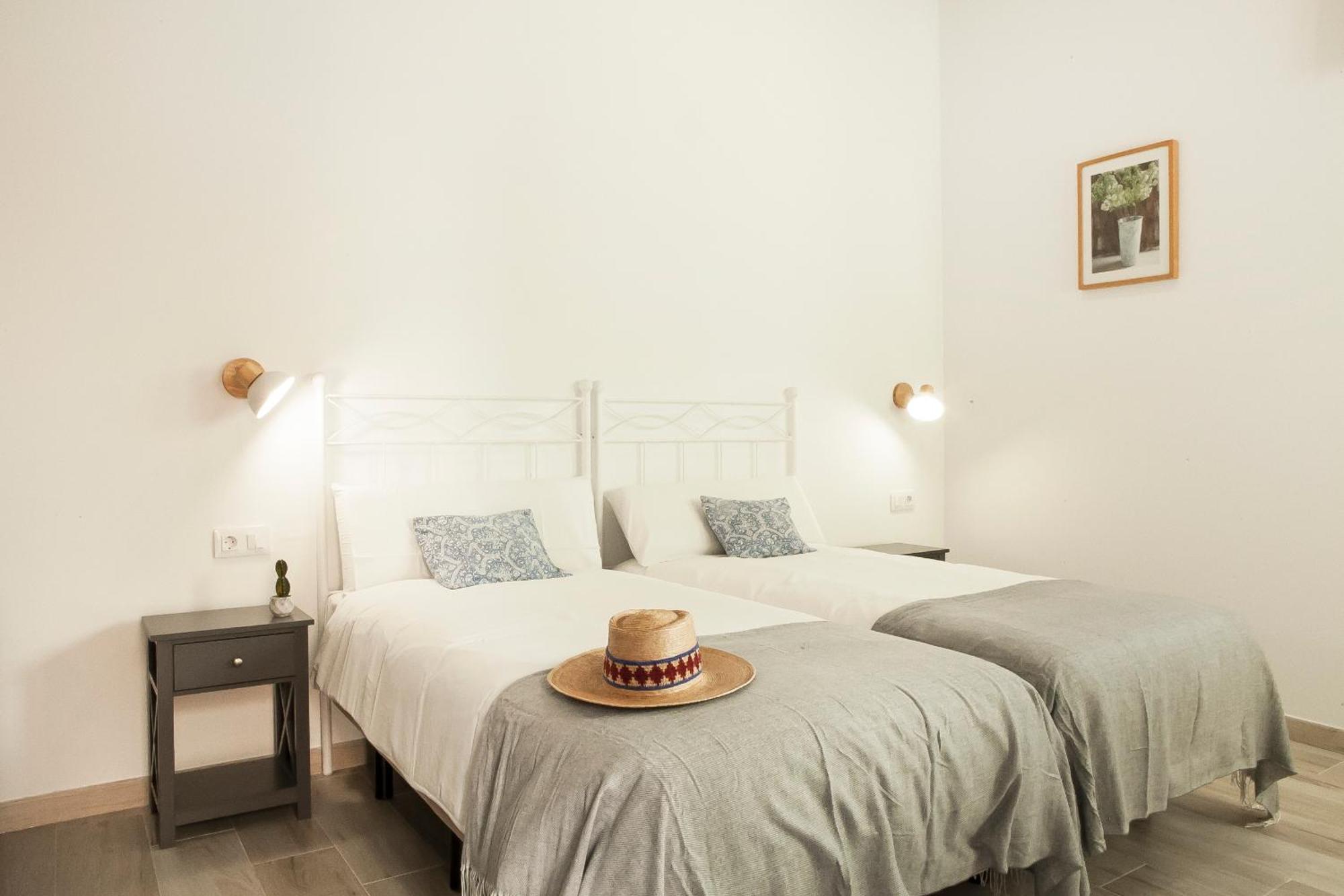 Apartamentos Rg Hospital Valme Sevilla Eksteriør billede