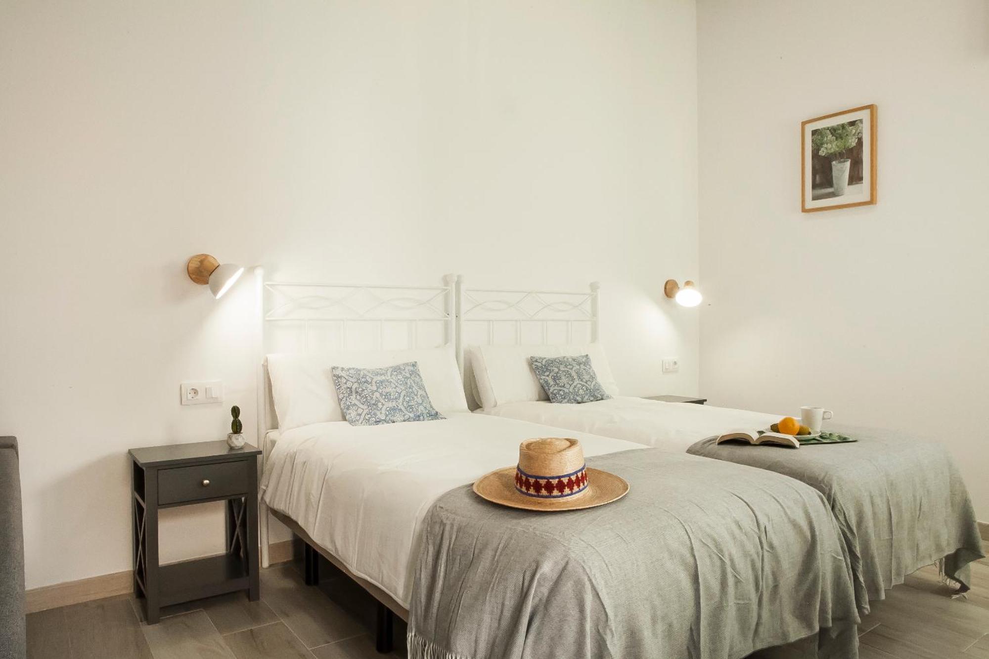 Apartamentos Rg Hospital Valme Sevilla Eksteriør billede