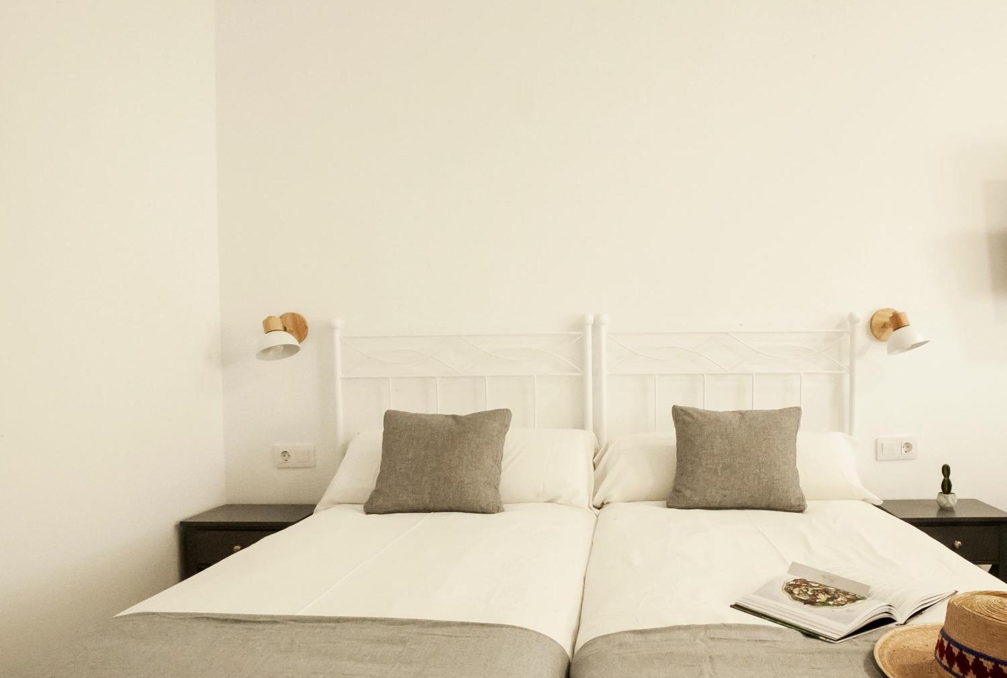 Apartamentos Rg Hospital Valme Sevilla Eksteriør billede