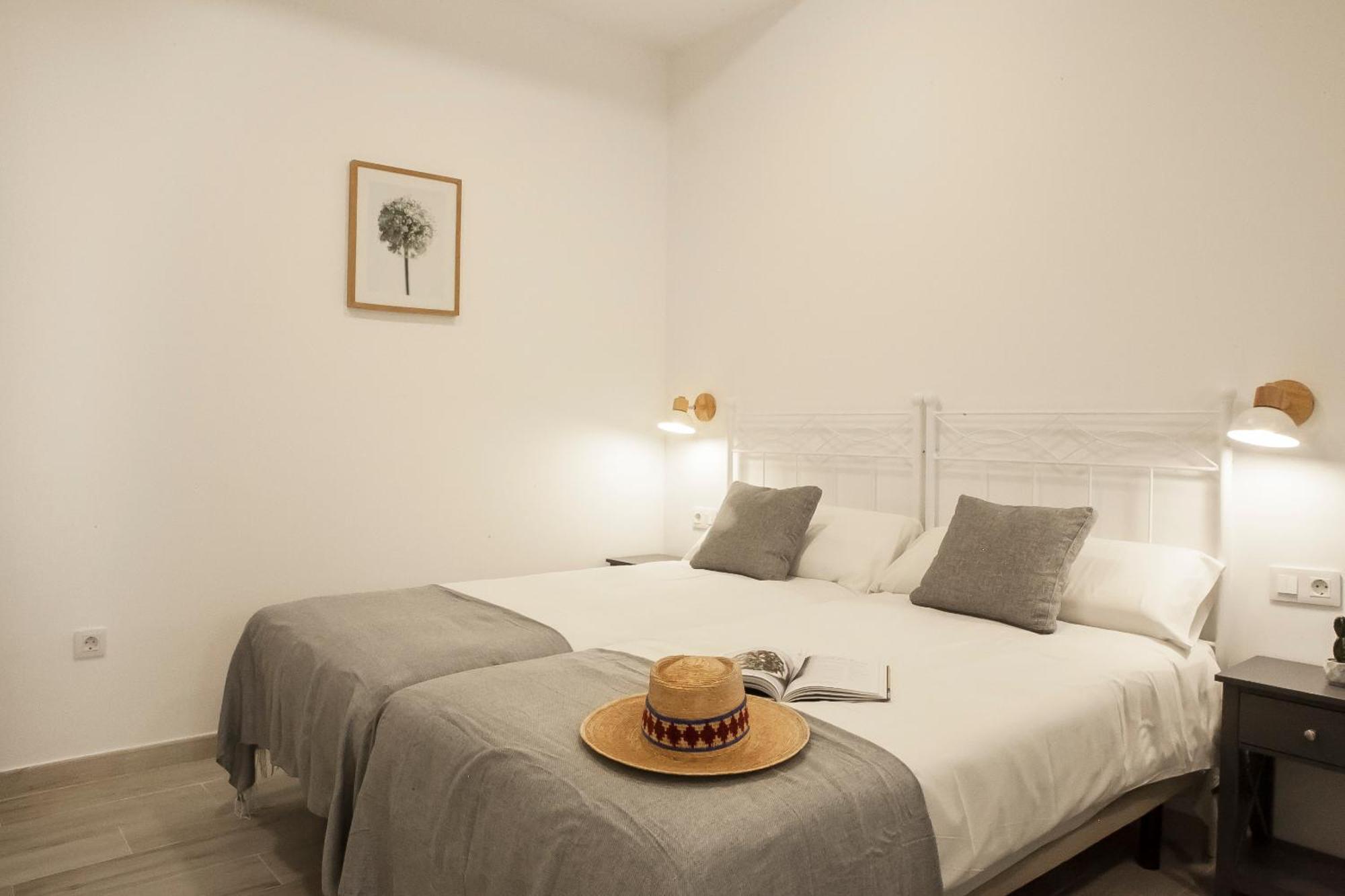 Apartamentos Rg Hospital Valme Sevilla Eksteriør billede