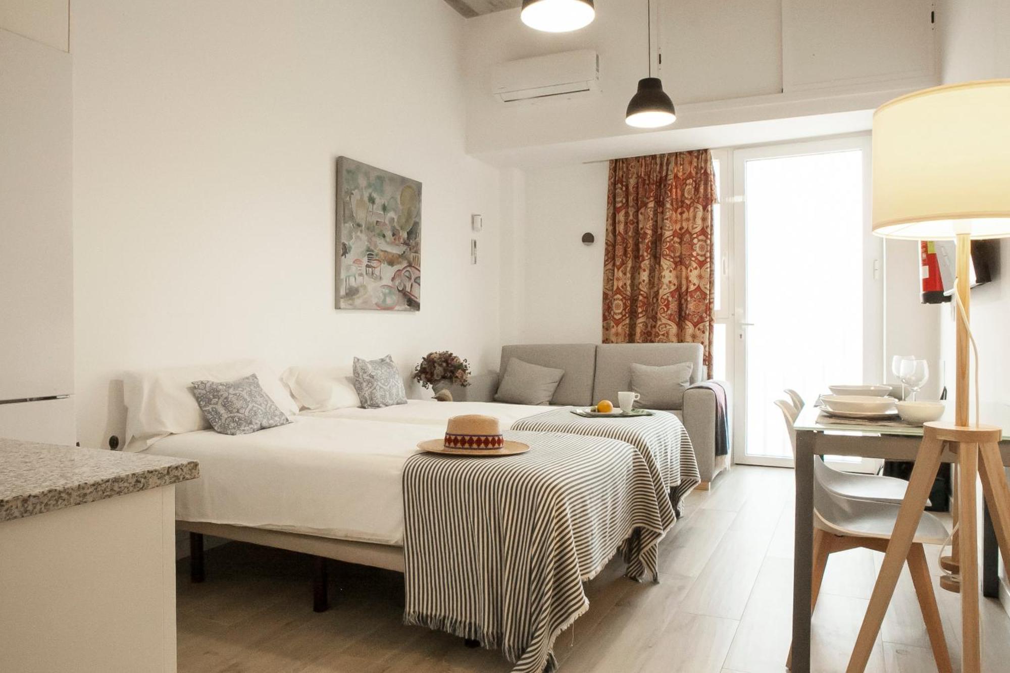 Apartamentos Rg Hospital Valme Sevilla Eksteriør billede